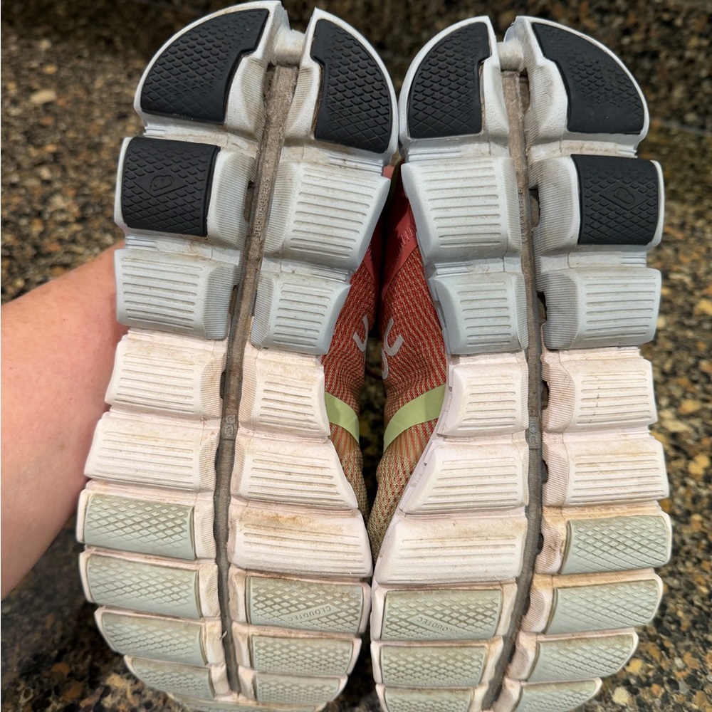 On Running Women's Running Shoes - Red and Green ladies 8.5 - Picture 5 of 9